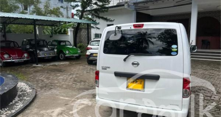 NISSAN NV200 2011