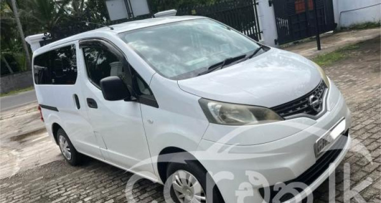 NISSAN NV200 2011