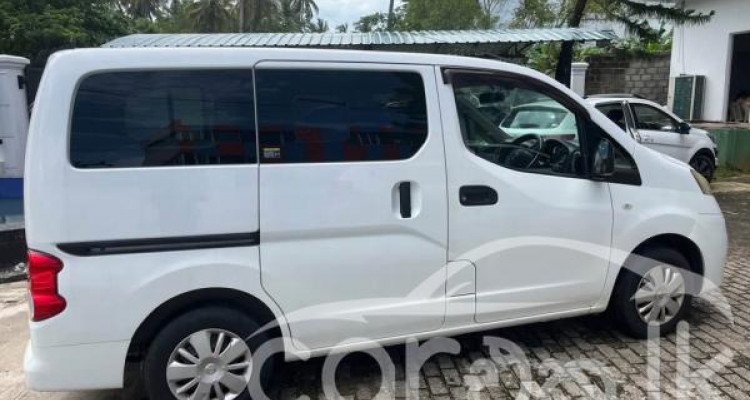 NISSAN NV200 2011