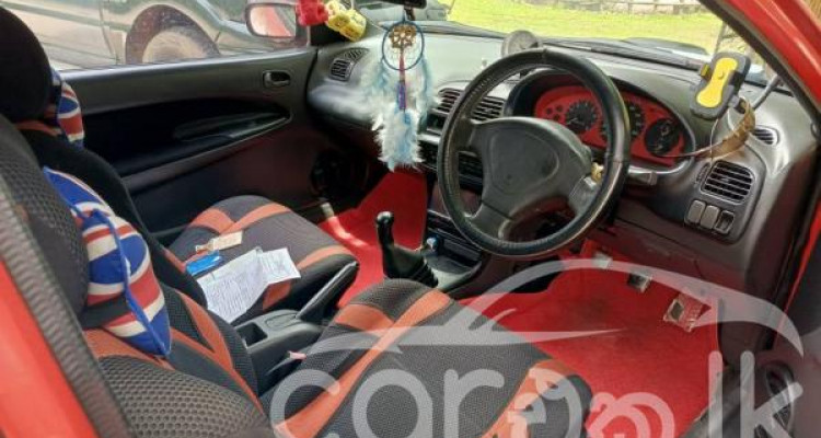 MAZDA FAMILIA 323 1995