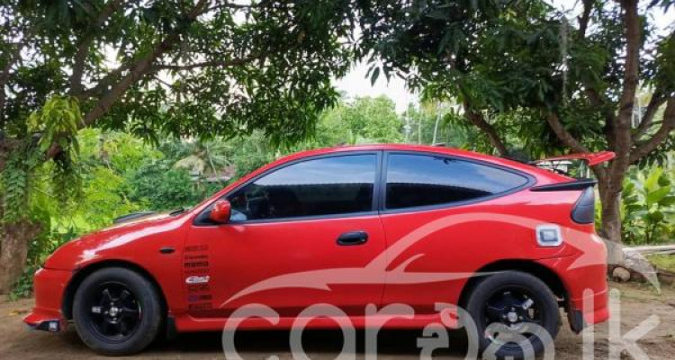 MAZDA FAMILIA 323 1995