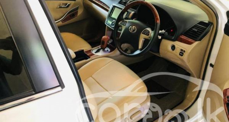 TOYOTA PREMIO 2014