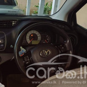 TOYOTA VITZ 2017