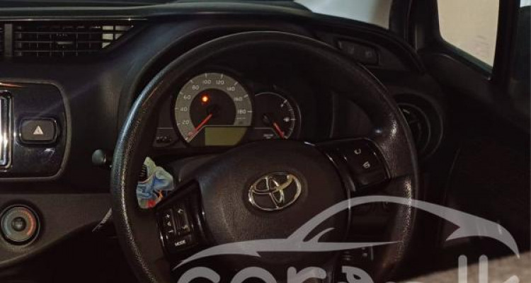 TOYOTA VITZ 2017