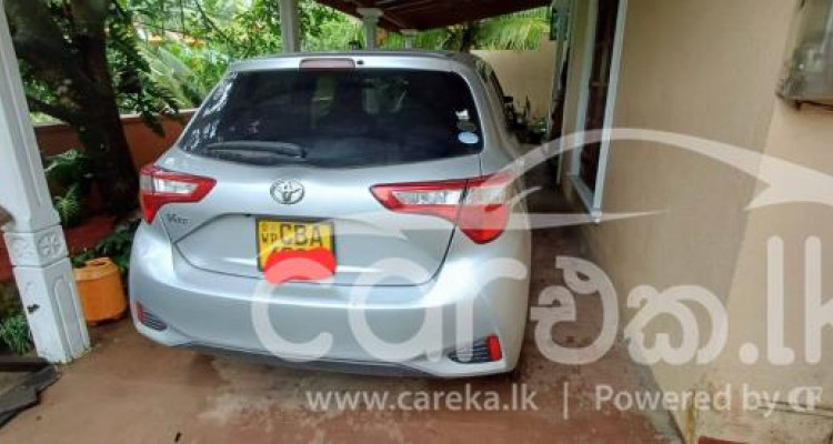 TOYOTA VITZ 2017