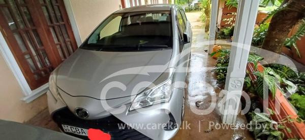 TOYOTA VITZ 2017