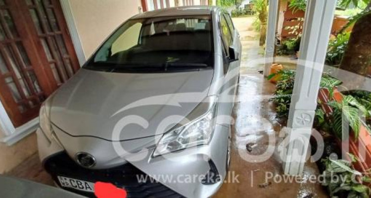 TOYOTA VITZ 2017