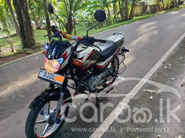 BAJAJ CT100 2023