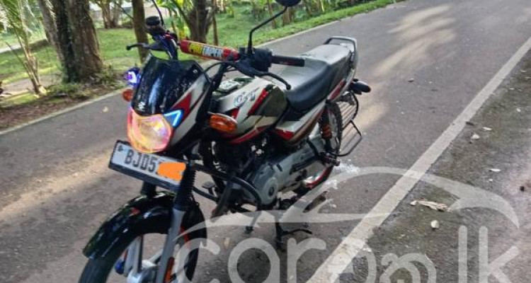BAJAJ CT100 2023