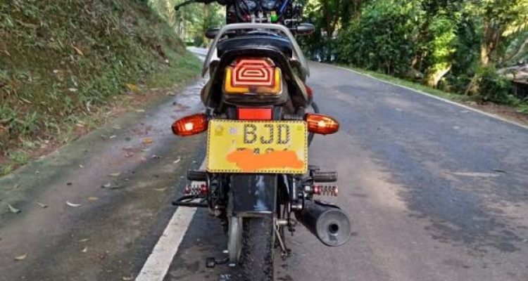 BAJAJ CT100 2023