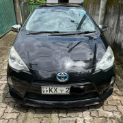 TOYOTA AQUA 2012