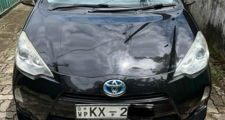 TOYOTA AQUA 2012