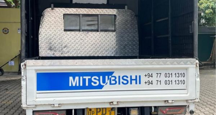 MITSUBISHI CANTER CREW CAB 2005