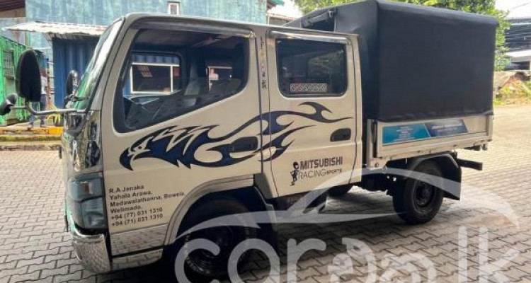 MITSUBISHI CANTER CREW CAB 2005