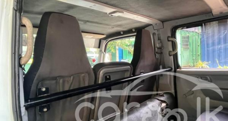 MITSUBISHI CANTER CREW CAB 2005