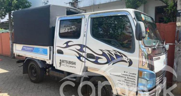 MITSUBISHI CANTER CREW CAB 2005