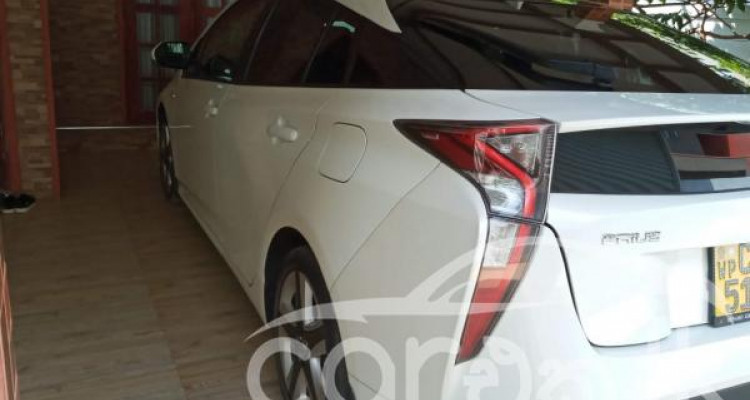 TOYOTA PRIUS 2016