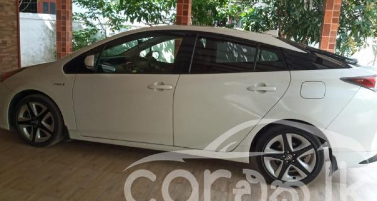 TOYOTA PRIUS 2016