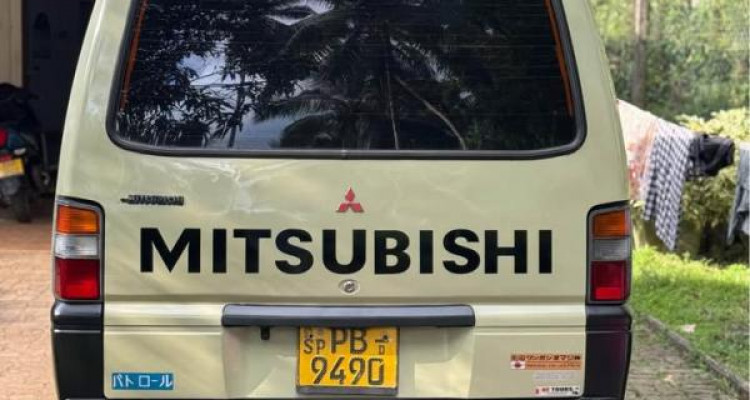 MITSUBISHI DELICA PO5 2010