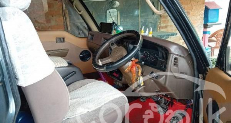 NISSAN CARAVAN 1992