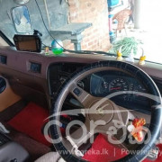 NISSAN CARAVAN 1992