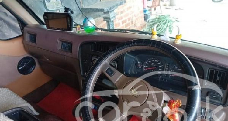 NISSAN CARAVAN 1992