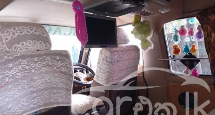 NISSAN CARAVAN 1992
