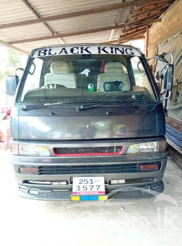 NISSAN CARAVAN 1992