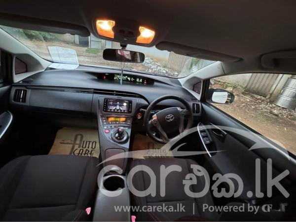 TOYOTA PRIUS 2012