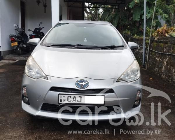 TOYOTA AQUA 2012