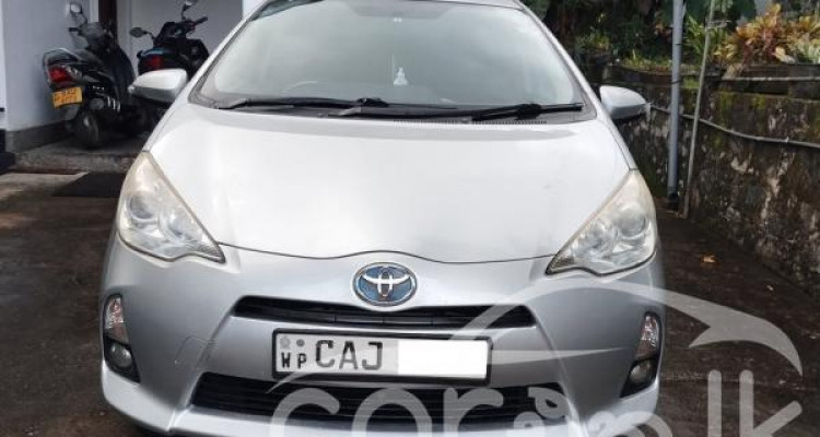 TOYOTA AQUA 2012