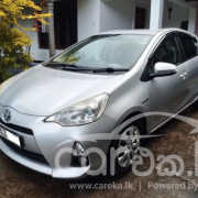 TOYOTA AQUA 2012
