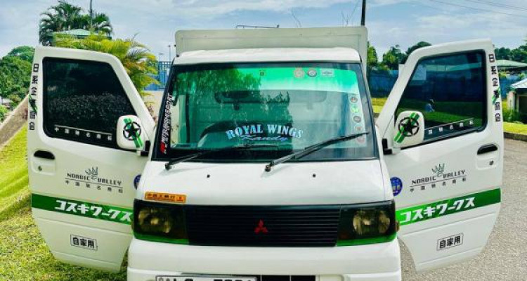 MITSUBISHI MINICAB 2006