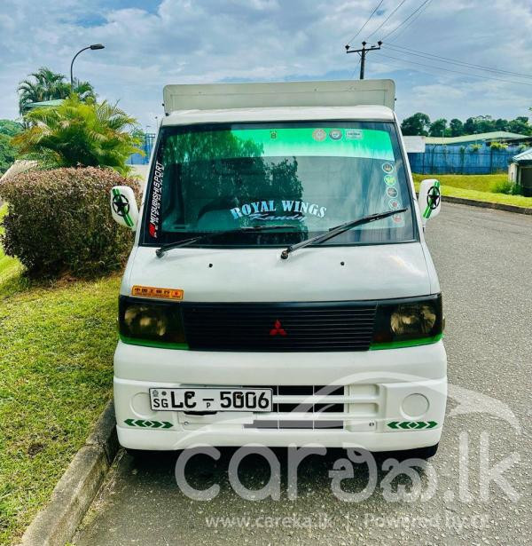 MITSUBISHI MINICAB 2006