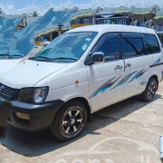 TOYOTA NOAH KR42 2000