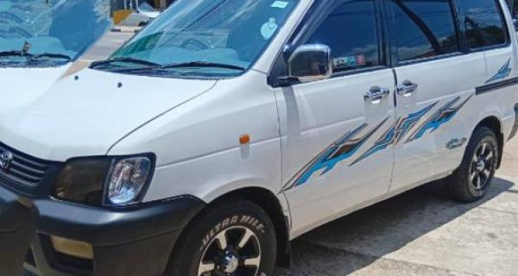 TOYOTA NOAH KR42 2000