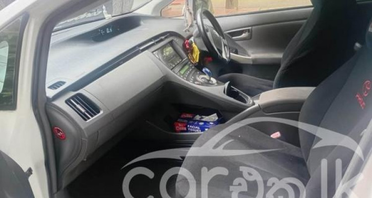 TOYOTA PRIUS 2011