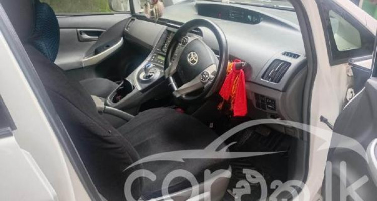 TOYOTA PRIUS 2011