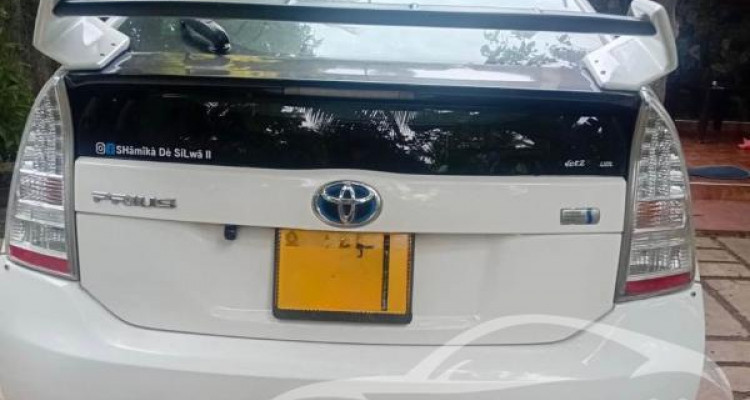 TOYOTA PRIUS 2011