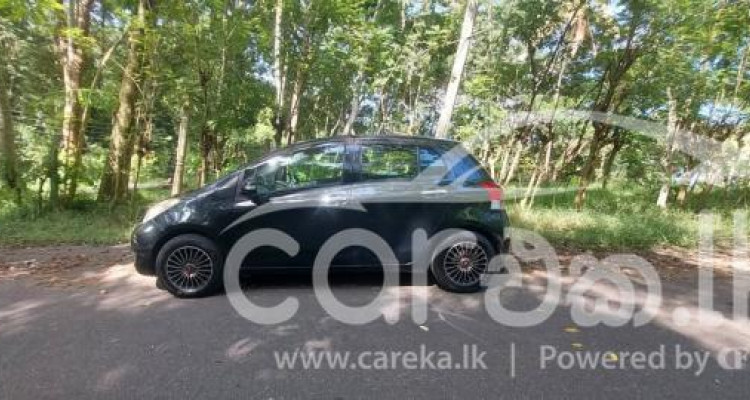 TOYOTA VITZ 2010