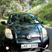 TOYOTA VITZ 2010