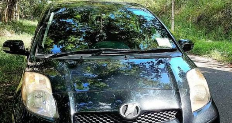 TOYOTA VITZ 2010