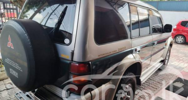 MITSUBISHI PAJERO 1996