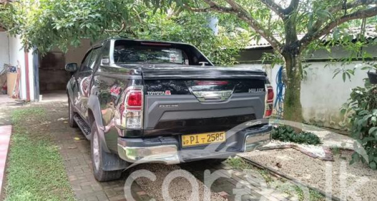 TOYOTA HILUX 2017
