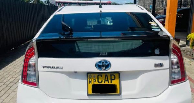 TOYOTA PRIUS 2015
