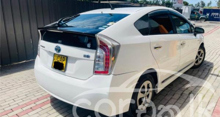 TOYOTA PRIUS 2015