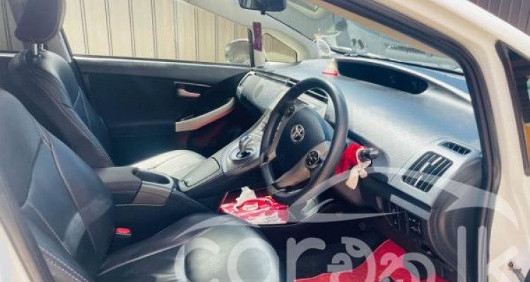 TOYOTA PRIUS 2015