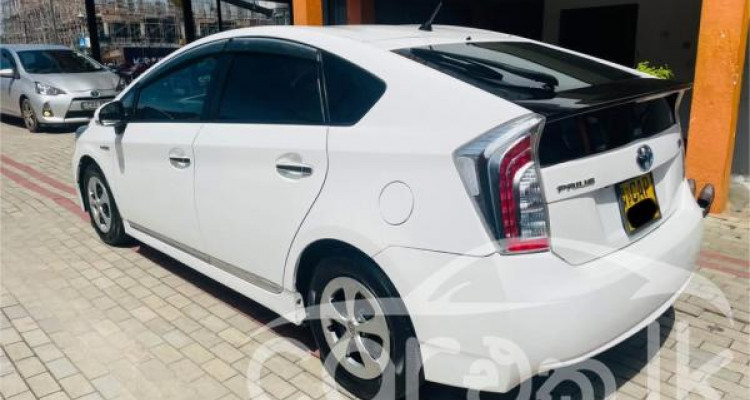 TOYOTA PRIUS 2015