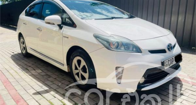 TOYOTA PRIUS 2015
