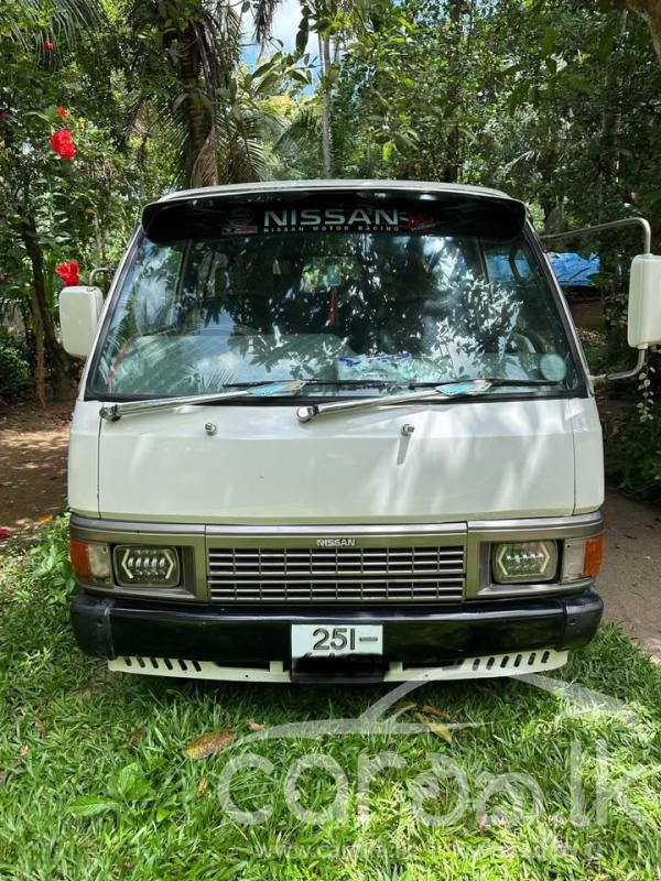NISSAN CARAVAN 1995